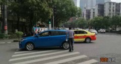 红灯时停在斑马线上算闯红灯吗