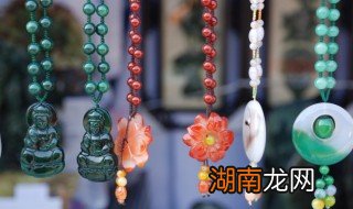 翡翠挂件怎么洗 翡翠摆件怎么清洗保养