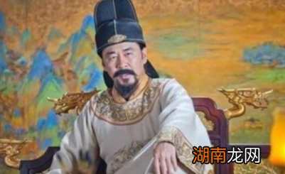 赵匡胤杯酒释兵权,为何没让自己的弟弟交出军权呢?