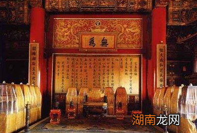 古代皇宫的砖头叫做金砖 这金砖是用金子做的吗