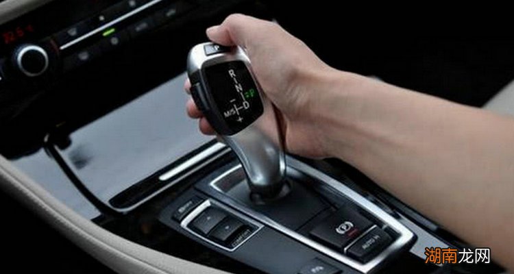 自动挡汽车起步步骤