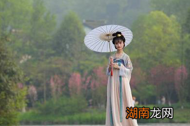 古代小妾地位低下,她们有一个正房没有的特权