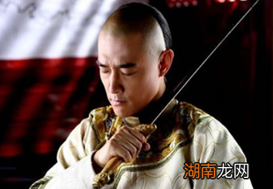 颙琰的资质相对平庸,为什么他能成为储君?其他几位皇子是怎样的?