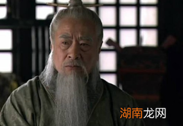 张昭对东吴尽心尽力,孙权为什么还要烧了他的家门?