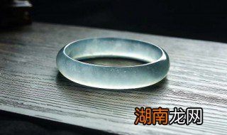 翡翠手镯为什么要戴左手 翡翠手镯戴在右手好吗