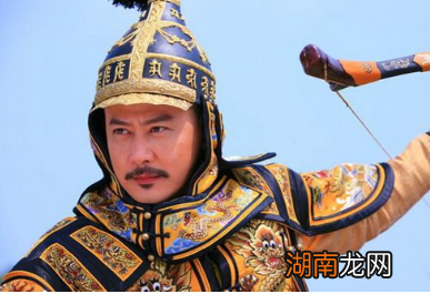 历史上的乾隆皇帝真的那么多情吗？他为什么有那么多绯闻？