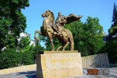 朱元璋幼年时候过着怎样的生活？朱重八这个名字是怎么来的？