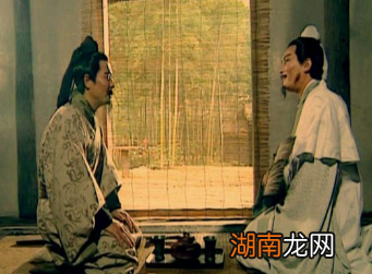 刘表收留了刘备后,为什么迟迟不肯重用他?