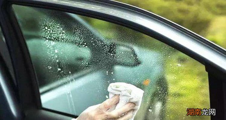夏天开车起雾怎么解决