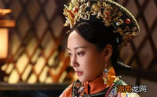 两姐妹一起进宫，姐姐成宠妃，妹妹结局惨死