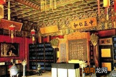 清朝皇帝上厕所为什么要用烤焦的红枣 这东西到底有什么作用