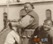 清朝小伙的辫子有多脏？他们多久洗一次？