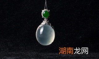 翡翠玉镯假的怎么弄出来的 假翡翠玉镯怎么处理