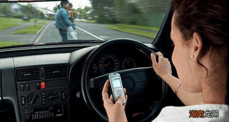 驾驶机动车接打电话扣分吗