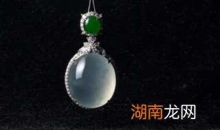 翡翠挂坠摔断了怎么修复 翡翠吊坠摔坏了怎么修复