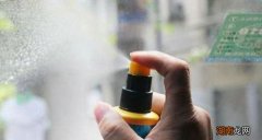 汽车挡风玻璃外面起雾怎么解决