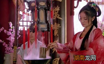 古代青楼女子腰间为什么要系一条红绳 这东西有什么含义吗