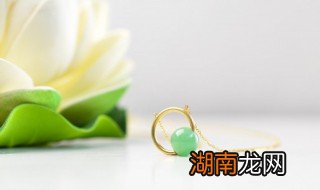 注色手镯怎么分辨 怎么看翡翠手镯注色