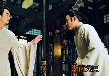 曹丕为什么能当上魏王太子？他是靠司马懿上位的吗？