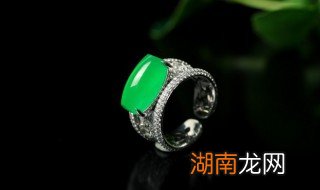 翡翠a货戒面怎么鉴别,翡翠戒面b货是什么样的