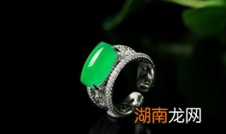 翡翠原石上的松花 翡翠的松花是什么