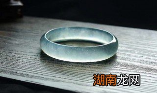 翡翠中的白冰是什么 翡翠里白冰是什么意思