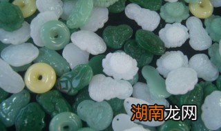 女孩佩戴什么翡翠 女孩佩戴什么翡翠吊坠好