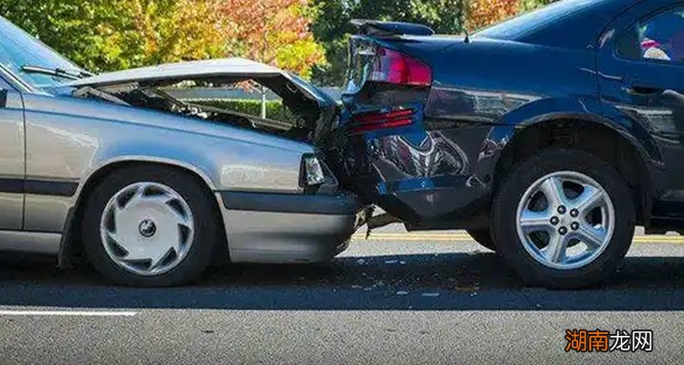 车子被别人追尾了怎么办