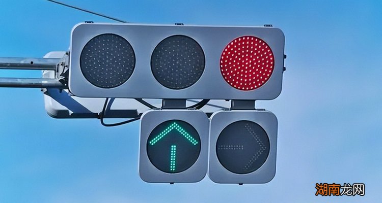 闯红灯后多久能收到违章信息