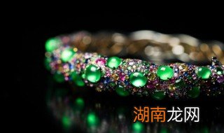 女生戴什么形状翡翠好,女性佩戴什么翡翠最合适