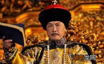 康熙63岁生的儿子,三朝皇帝都把他宠上天
