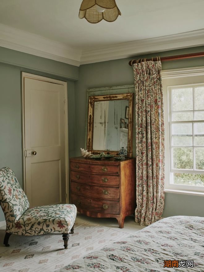 装修 灵感 | 用了8种色彩依然高级，这样的古典氛围我慕了！