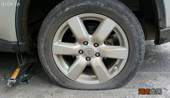 轮胎漏气慢还能开吗