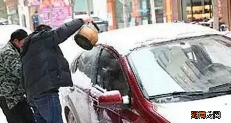 天冷车门关不上怎么办