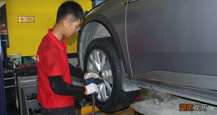 安装轮胎手工费多少钱