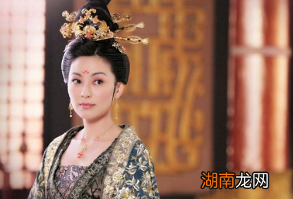 李裹儿对权利有多痴迷？她平时的生活是怎样的？