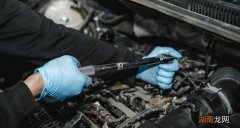 汽车火花塞怎么换 更换火花塞教程