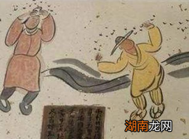 面对大家都束手无策的蝗灾，姚崇是用什么方法治理的？