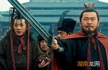 曹彰作战勇猛,为何曹丕却不给他军权呢?