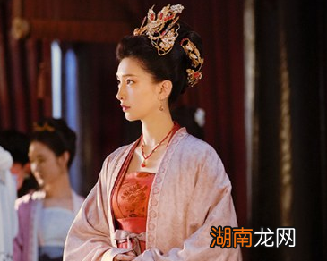 曹皇后为什么能稳坐皇后之位，时间长达二十八年呢？