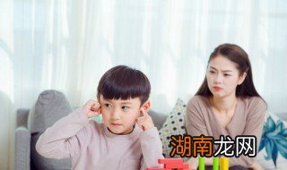 小孩不写作业挨妈妈打怎么办 孩子写作业忍不住打孩子