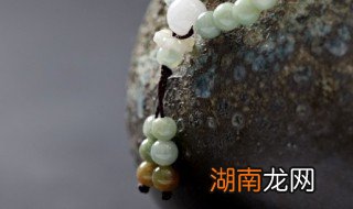 翡翠蟋蟀什么寓意，玉石蟋蟀的寓意是什么