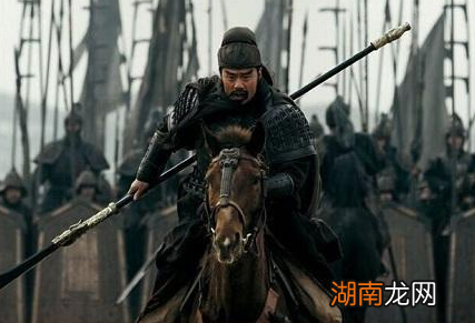 除了关羽,曹操的手下没有能奈何颜良的吗?