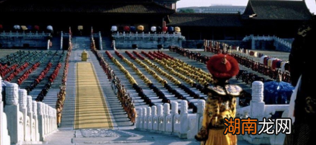 古代晚上为什么要关城门?那百姓怎么进去?