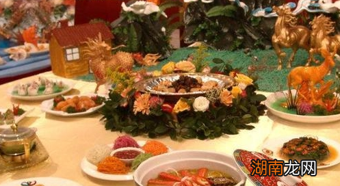 清朝后宫一天只有两顿饭吗？那些妃子会不会饿？