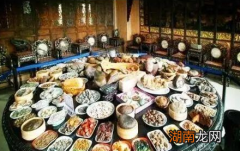 皇帝每天吃上百道菜，吃不完的剩菜怎么处理？