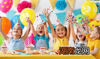 孩子胆子小性格内向的怎么办 孩子很胆小内向怎么办