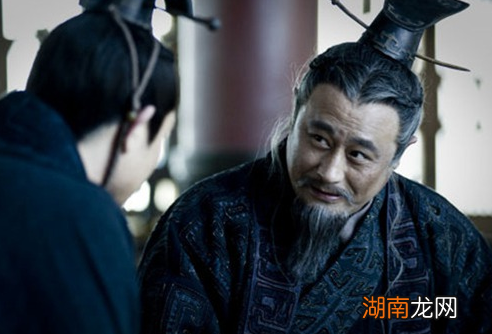 秦始皇对李斯为什么那么信任?李斯对得起这份信任吗?