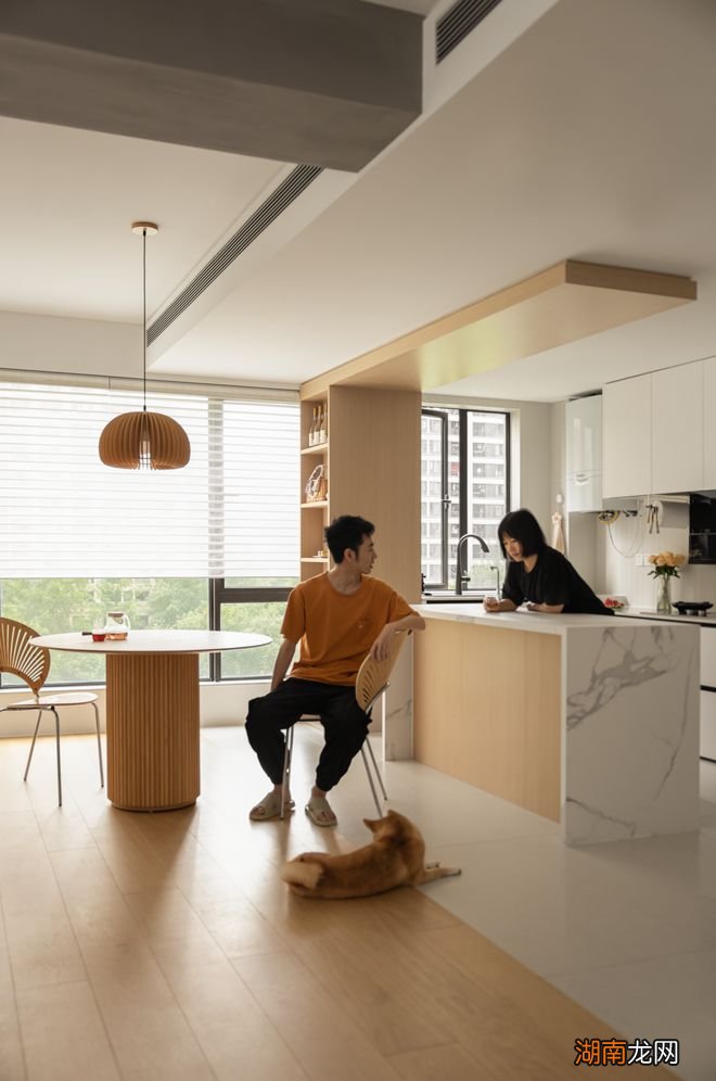 年轻夫妻的去风格化美居，都市人的自然宁静、有治愈力的“庇护所”