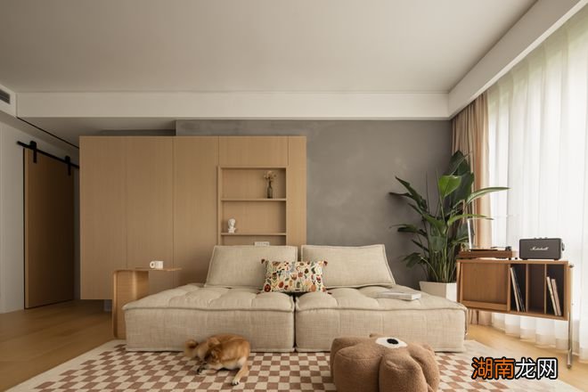 年轻夫妻的去风格化美居，都市人的自然宁静、有治愈力的“庇护所”